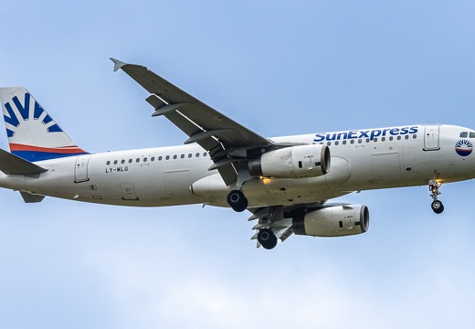 DUS Airbus A320-232 LY-MLG