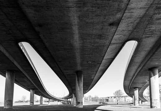 Rheinkniebrücke von unten